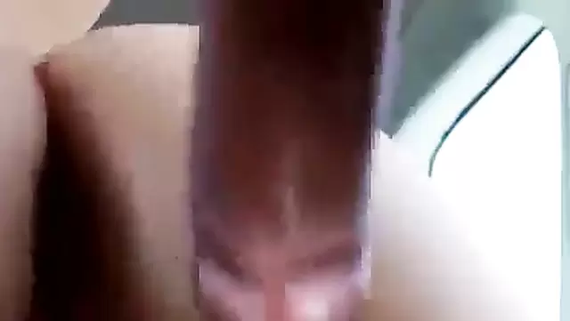 Kaslı bir adam, evli Kazak bir kadınla sikişiyor.